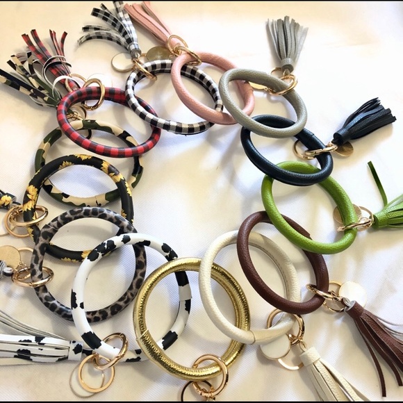 Wristlet Key Ring with Tassel and Gold Accessory - Picture 2 of 8